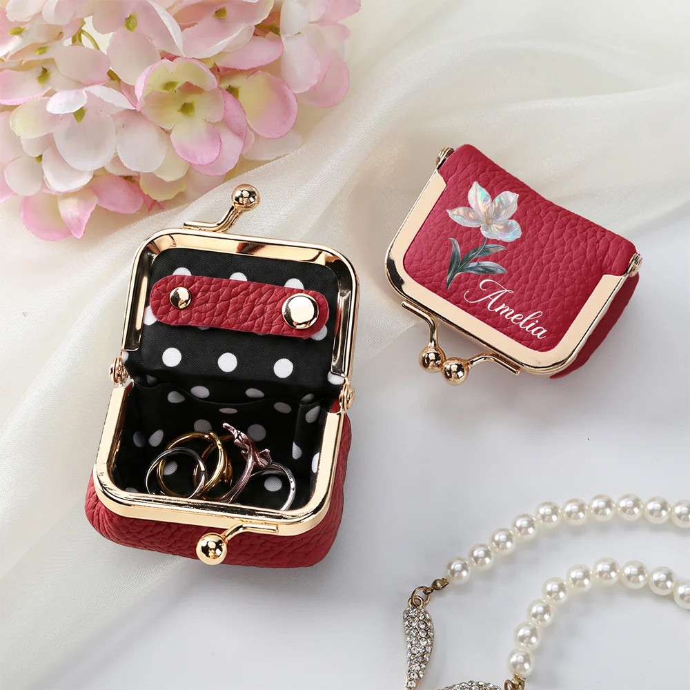 Personalized Pearl Effect Initial Birth Flower Portable PU Leather Mini Jewelry Case with Kiss Lock and Name Daily Use Birthday Gift for Women